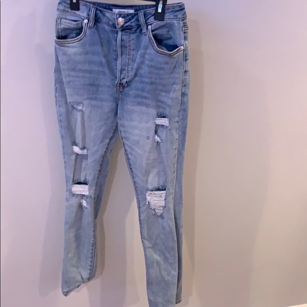 Light-wash skinny blue jeans